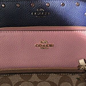 Bundle 2 Wallets And Lulu Sweatshirt